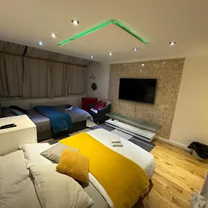 Cozy Near Guest house London